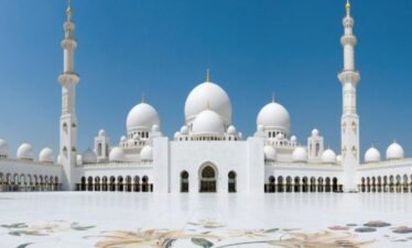 From Dubai: Abu Dhabi Sheikh Zayed Mosque Guided Tour